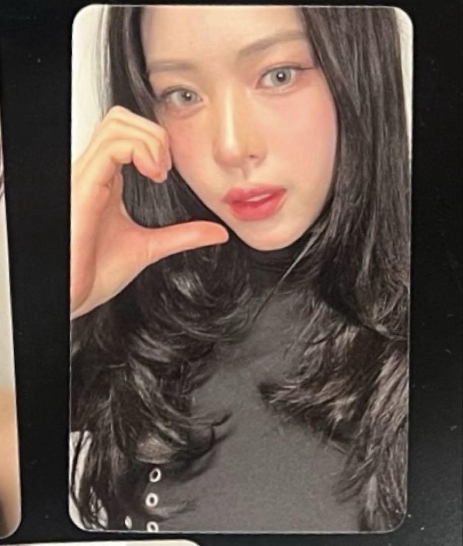 

[USED] ITZY Ryujin GOLD Starriver Yonton Limited Dress Trading Card
