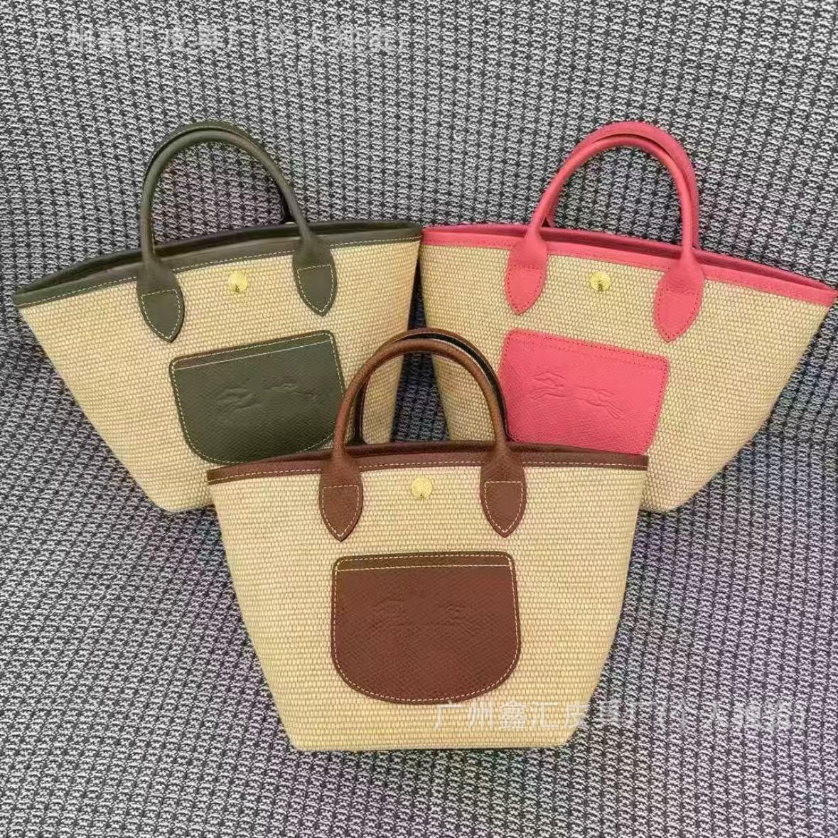 

Dragon Inlay Straw Tote: Large Capacity Leather Patchwork Handbag, Fashionable Beach Crossbody for Women рожевий