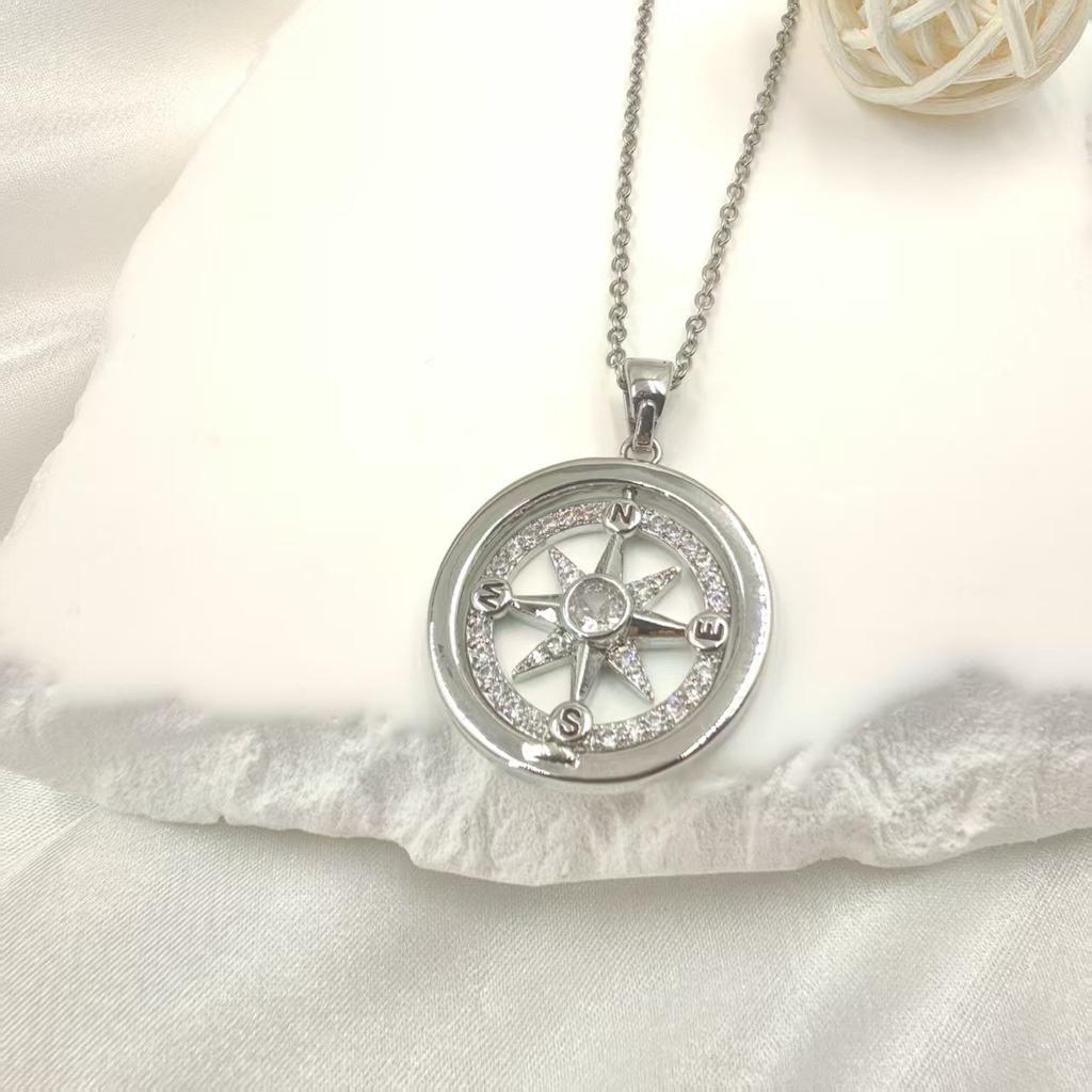 Rotatable Compass Niche Design Light Luxury Adventure Bone Chain Necklace Pendant
