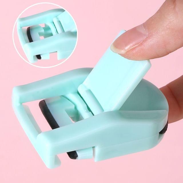 

Sweetpourin - Plastic Eyelash Curler 7037 - Random Color