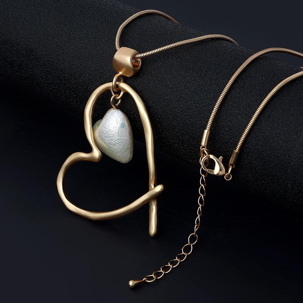Pendant European and American alloy niche pearl long high-end jewelry retro simple sweater chain