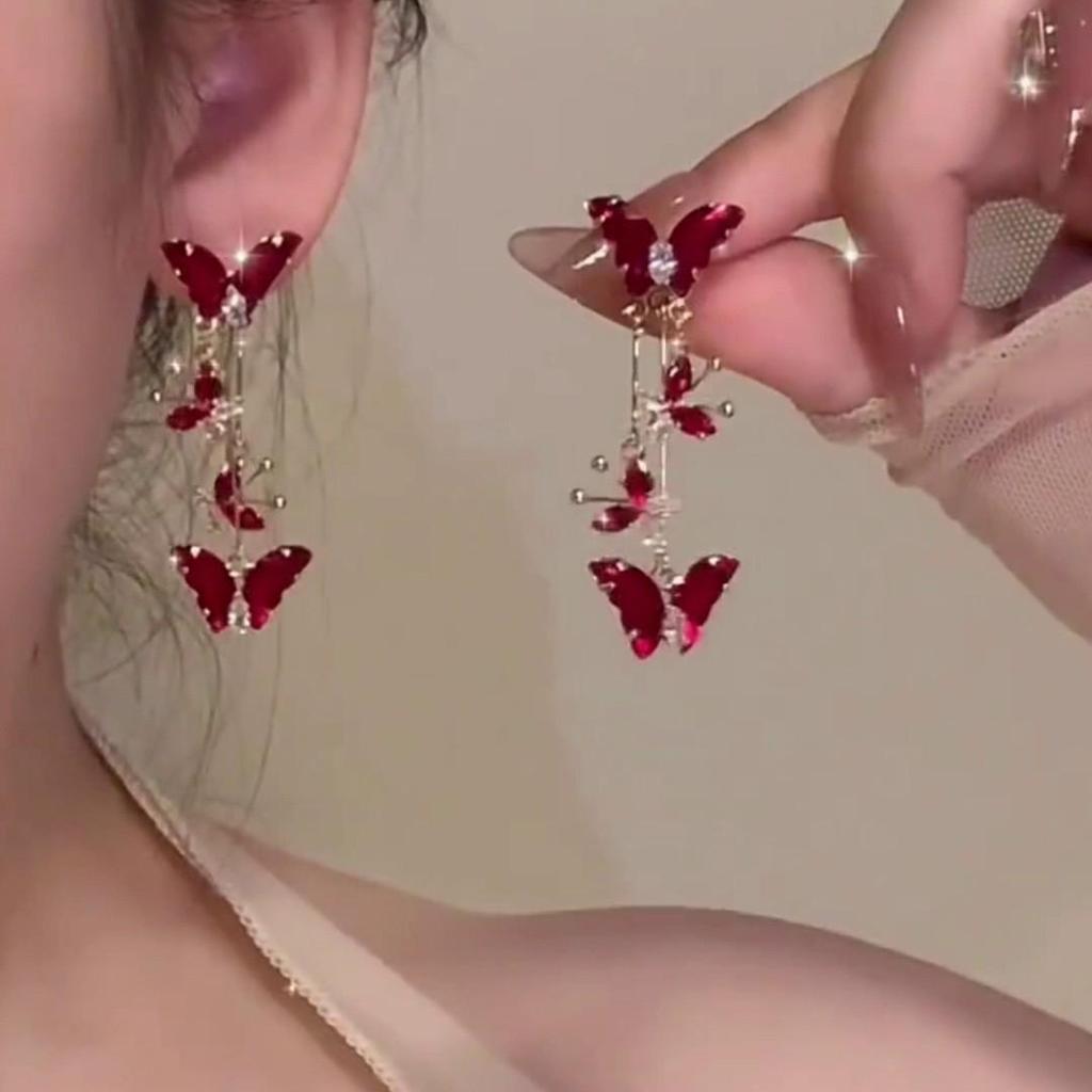 2025 New Year Red Velvet Pearl Earrings: Retro Hong Kong Style Whitening Studs for Women