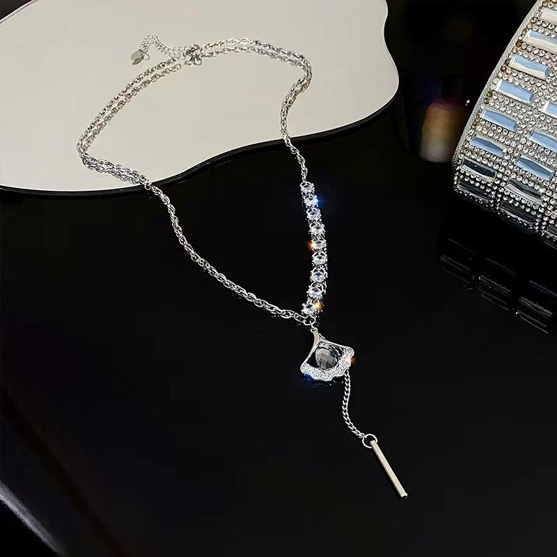 Ginkgo biloba design sense niche sweater chain new light luxury high sense temperament versatile exquisite necklace