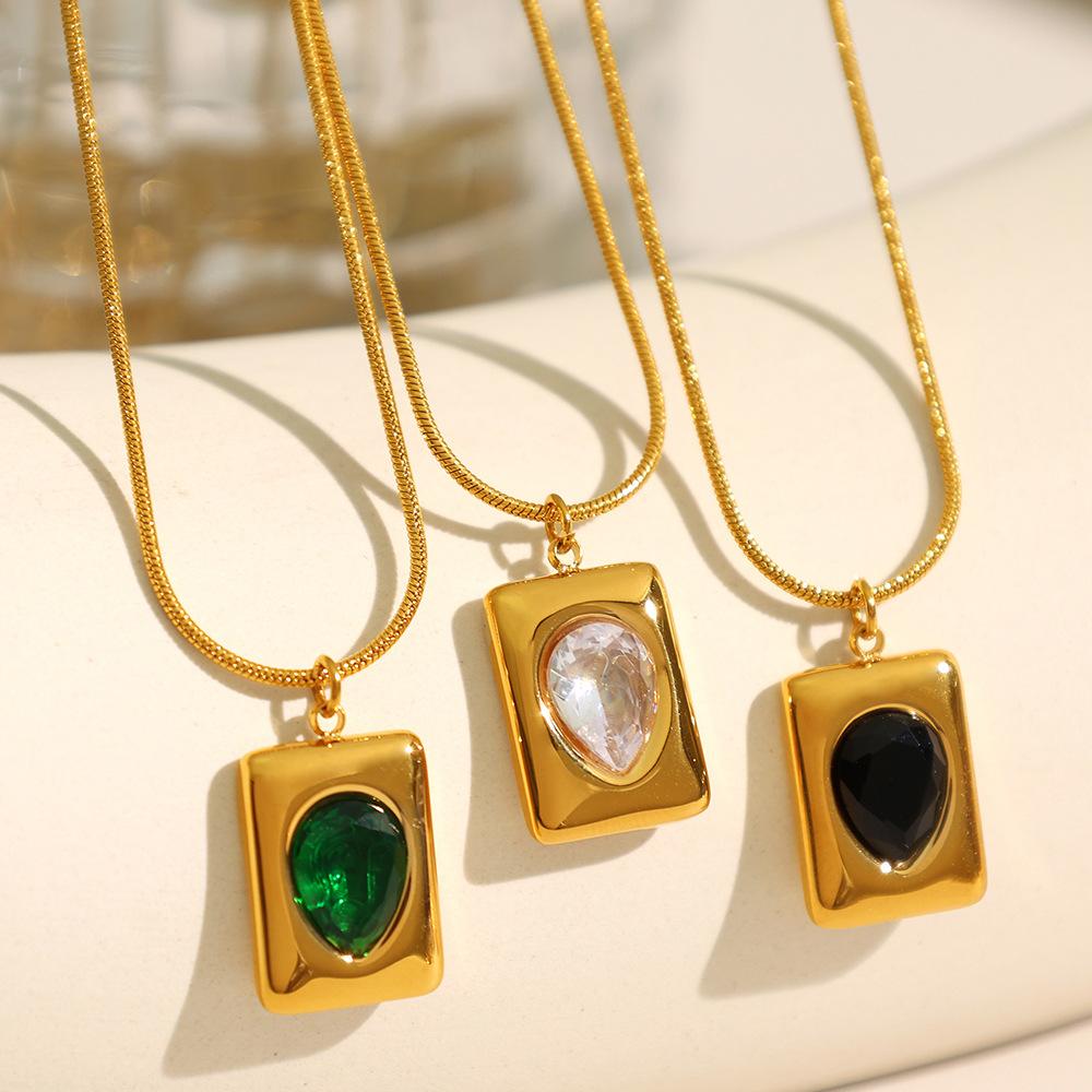 Light Luxury Temperament Emerald Retro Titanium Steel Gold-Plated Color-Preserving Necklace Female Design Sense Collarbone Chain