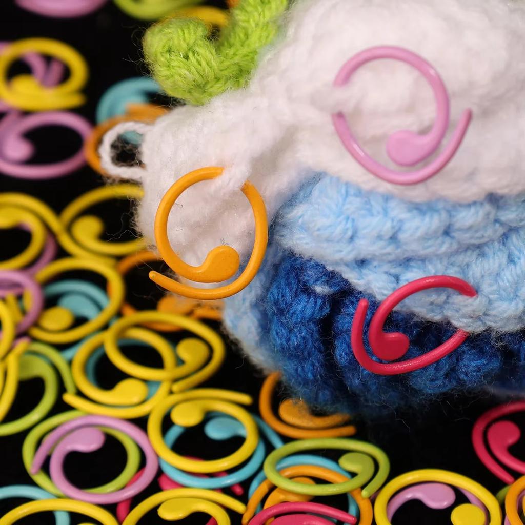 50Pcs Colorful Crochet Stitch Markers Kit Metal Crochet Stitch Markers for Crocheting Clothing Tag DIY Craft with Storage Box