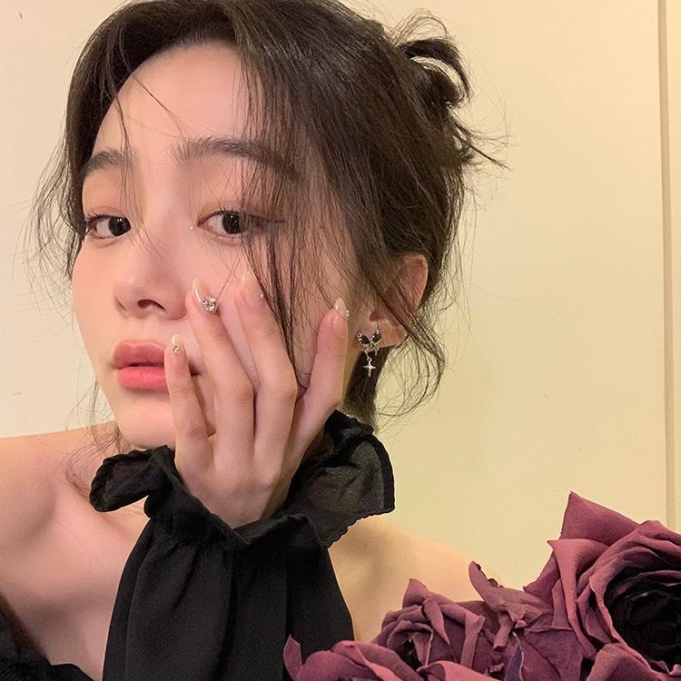 Sweet and spicy style black butterfly chain stud earrings ins niche light luxury high-end small fragrant style earrings personalized earrings