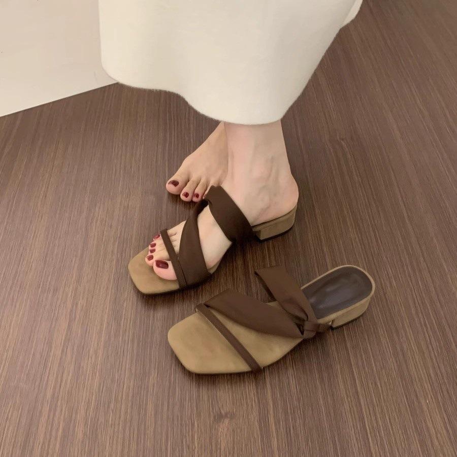 Retro vielseitig und nicht fußmüde mit Zehensandalen für Damen Sommerbekleidung Lazy Wind 3cm kleine hochhackige Sandalen