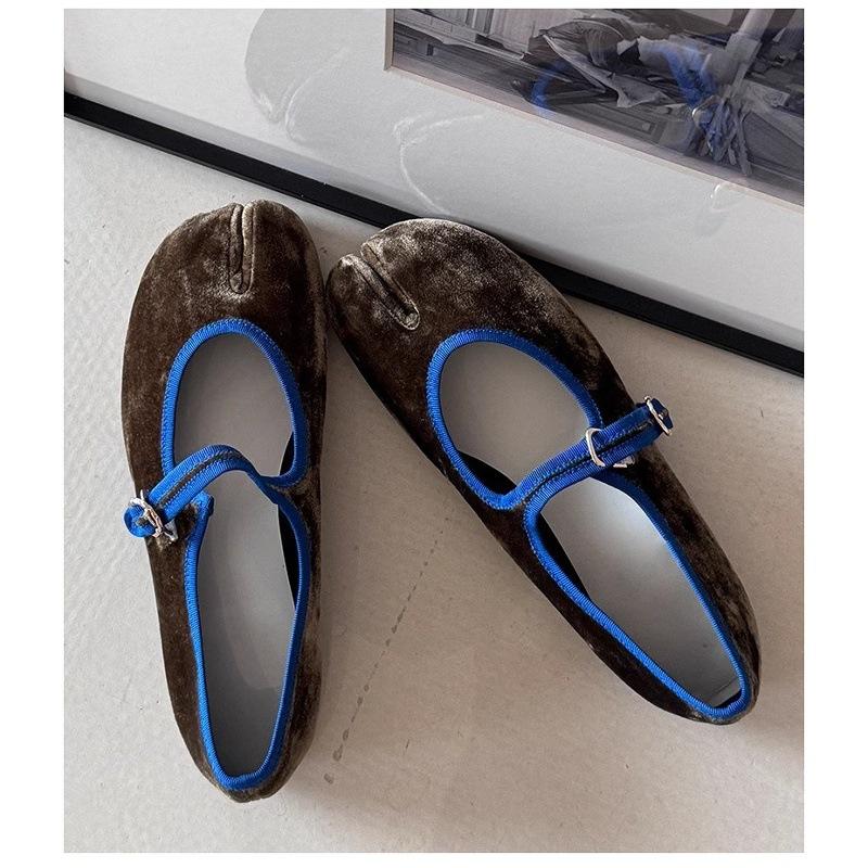 Sheepskin Niche Suede Soft Sole Pig's Feet Split-toed Women's Shoes French Shallow Mouth One-word Buckle Mary Jane Shoes Women's Flat Shoes