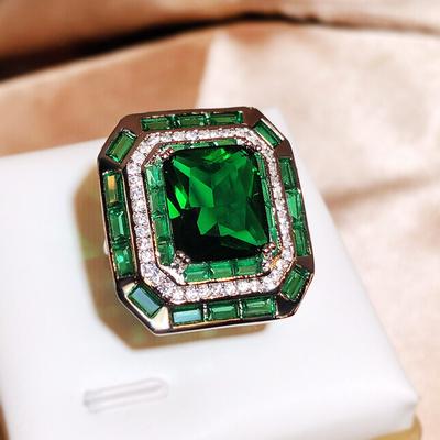 Modischer grüner großer quadratischer Kristall-Ehering für Damen Sterling-Silber-Cocktailring mit Smaragd Abend Schmuck