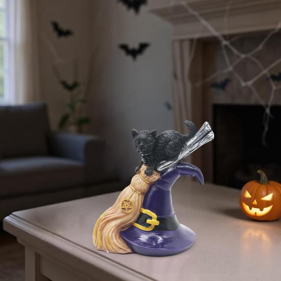 Halloween Schwarze Katze Dekoration Böse Schwarze Katze auf Magischem Besen Harz Katzenstatue mit Hut Tischschmuck für Innen Zuhause Schreibtischdeko