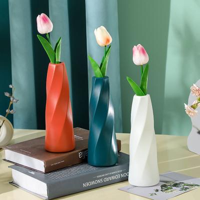 Elegante vaso di fiori decorativo con struttura trasparente, superficie liscia