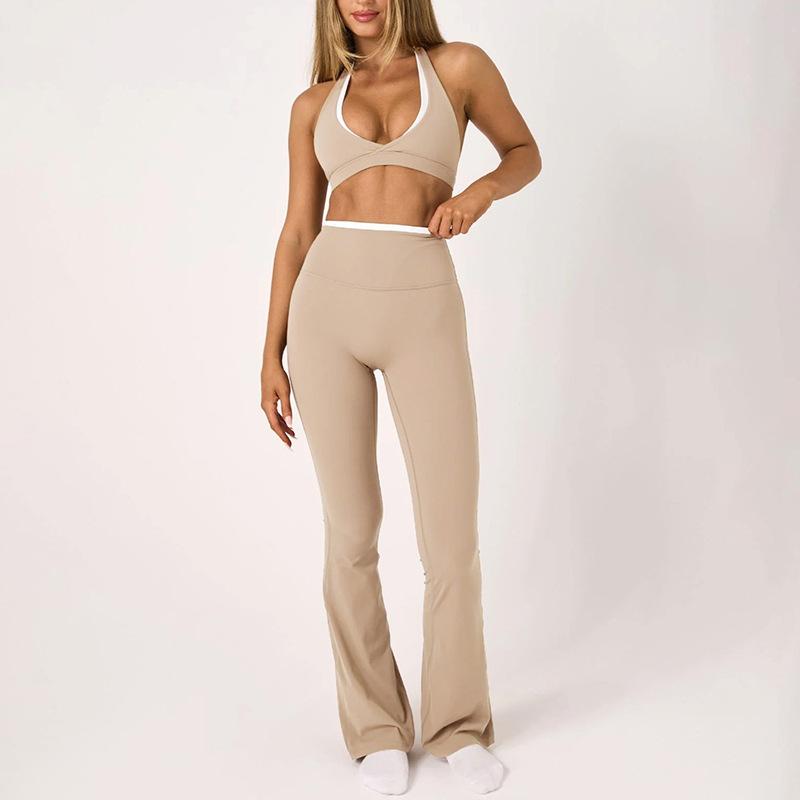 Chen Shijie's high waist and micro-pull yoga clothes women's suit shows chest, hips, tight sports suit, and wears a yoga bra outside.