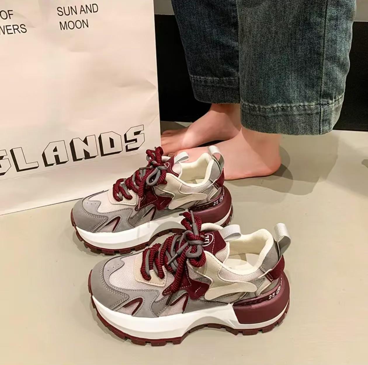 

Showing feet little Forrest Gump shoes women s 2025 new spring and autumn popular dad shoes versatile super fire moral training shoes black sports 40 красный