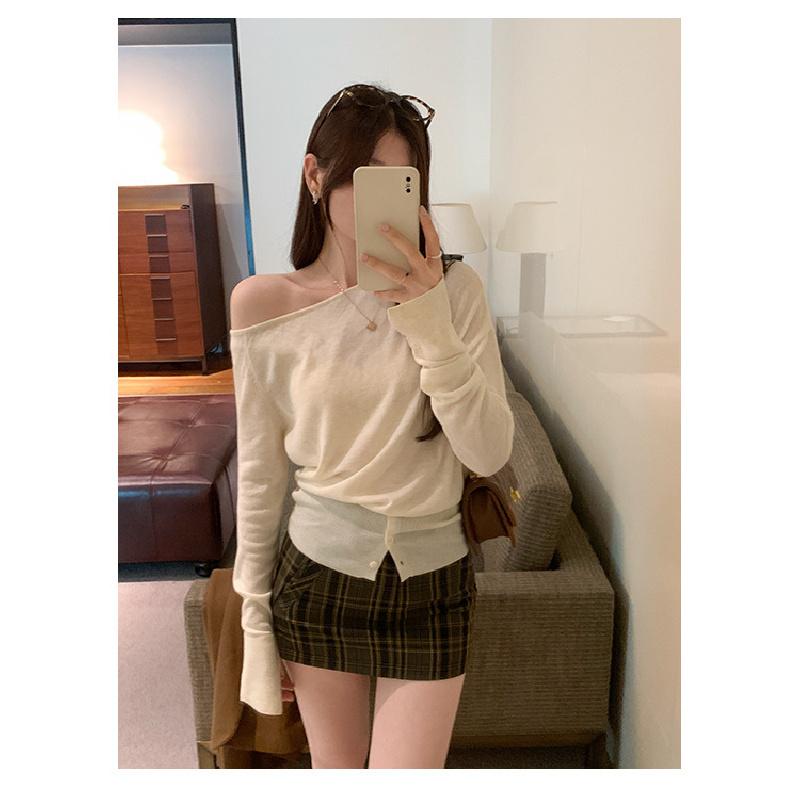 2026 Early Spring Women's Off-Shoulder Knit Sweater, Slim Fit Outerwear, Base Shirt, High-End Sweater