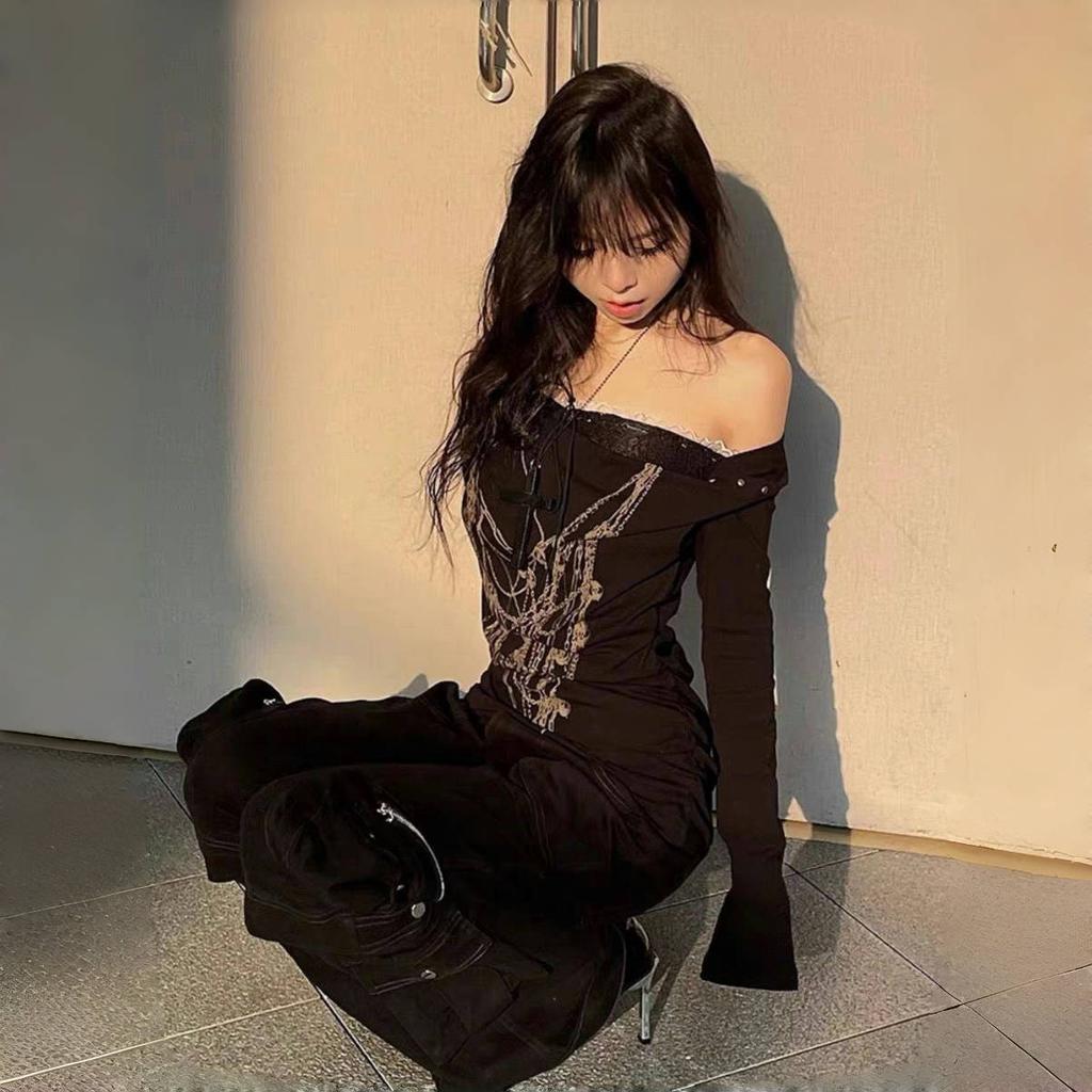 2KWEIRD Gothic Design Retro Long Sleeved Babes T-shirt Y2k Printed Lace Stitch Slim Tops 2000s Black Fashion Fake Two Pieces Tees New