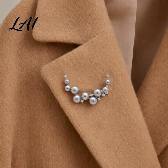 Rhinestone Brooch Pin Curved Design Imitation Pearl Lapel Versatile Daily Wear Pearlescent Texture Badge for Coats Shirts Scarves Accessories