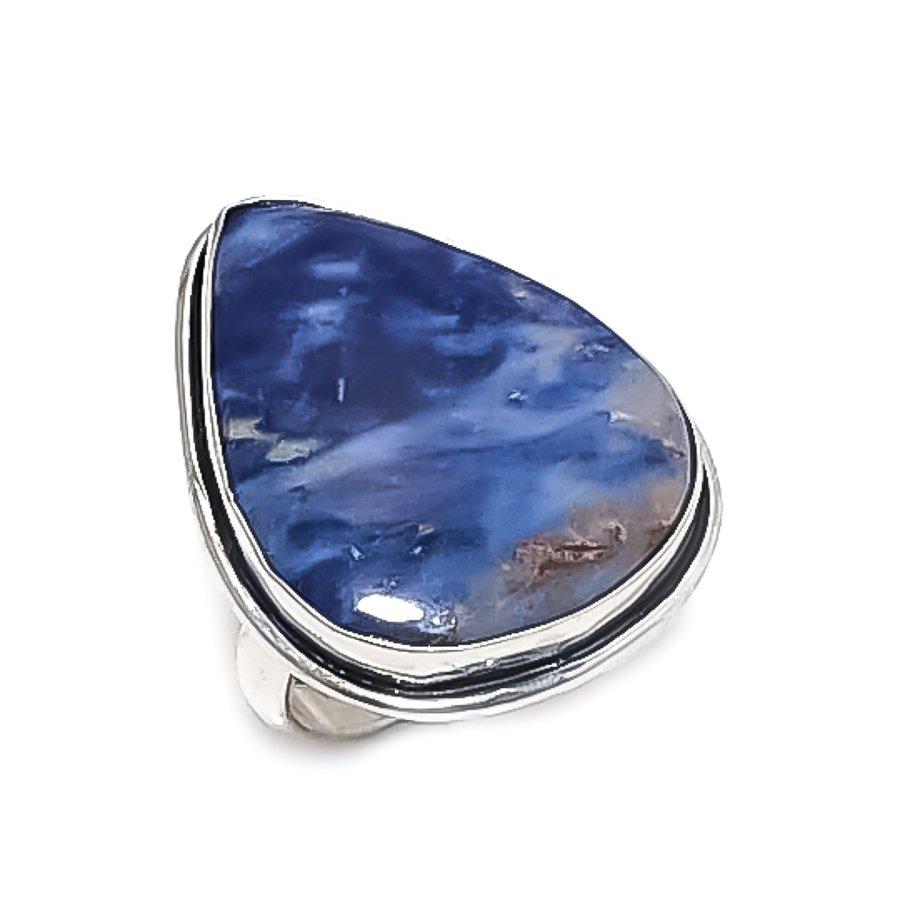 

Кольцо из серебра 925 пробы с драгоценным камнем содалитом, размер 8