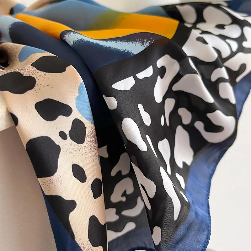 2025 New Silk Scarf 110x110cm Luxury BrandDesigner Pullover Scarf Print Head Large Handkerchief Hijab Shawl Women Bandanna Foula