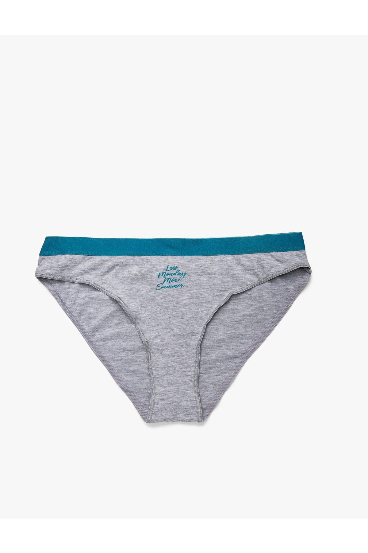 

Короткие трусики с надписью..