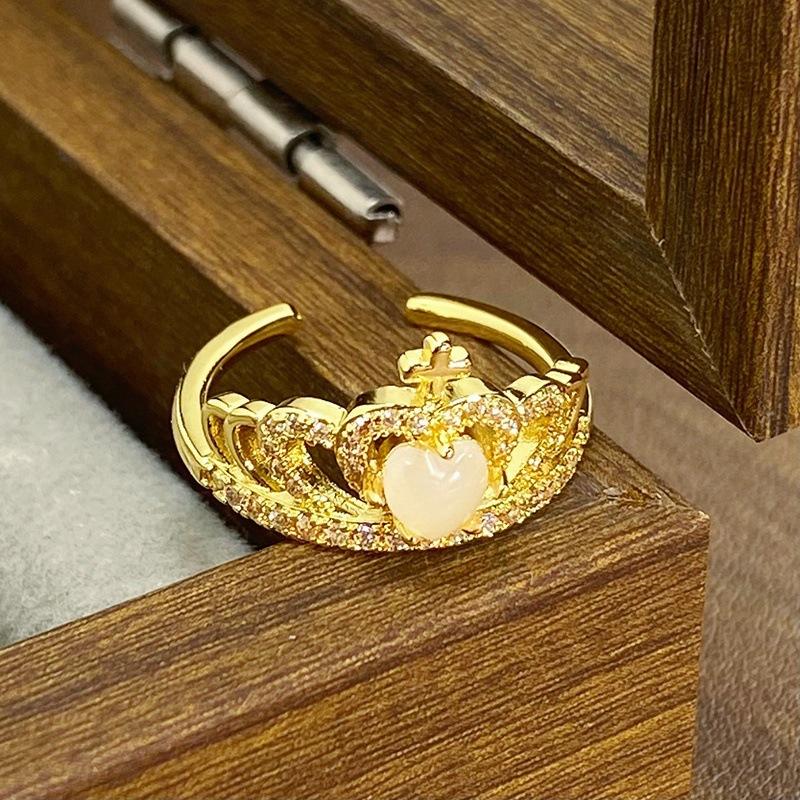 [Golden Mang Yayun] Imitation Opal Flower Butterfly Opening Ring Medieval Vintage Zircon Stacked Ring