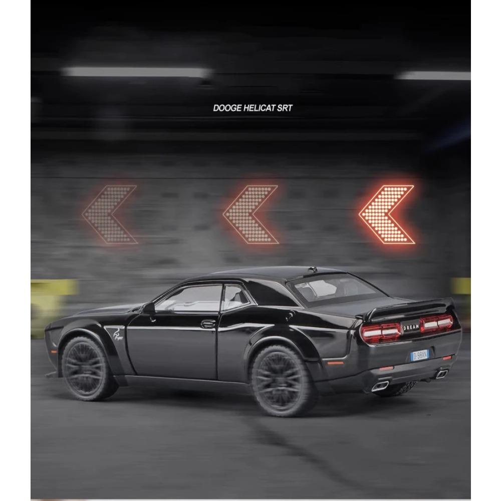 Modellino in lega Dodge Challenger Hellcat Redeye Scala 1/32 Muscle Car con Suono e Luci Giocattolo per Bambini Collezionabili Regalo di Compleanno