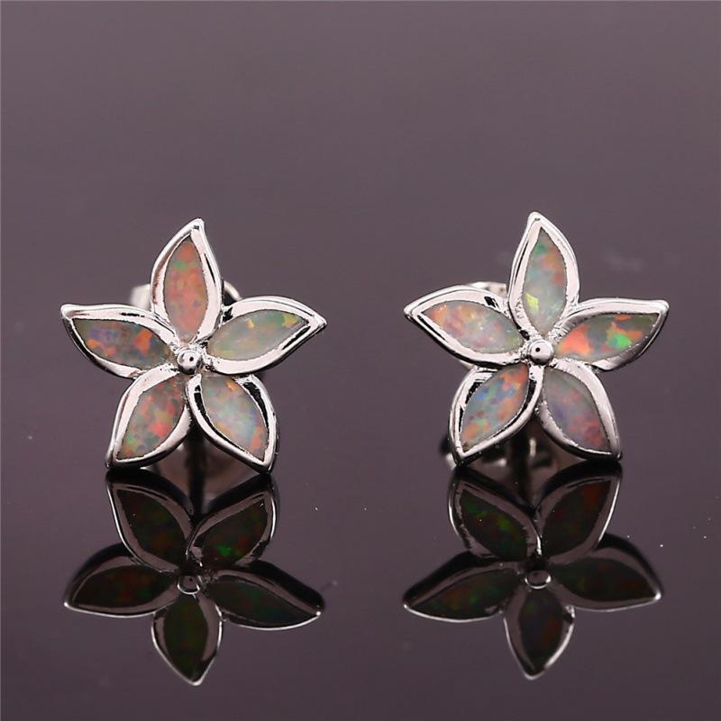 Cute opal five-petal flower stud earrings are small and fresh.