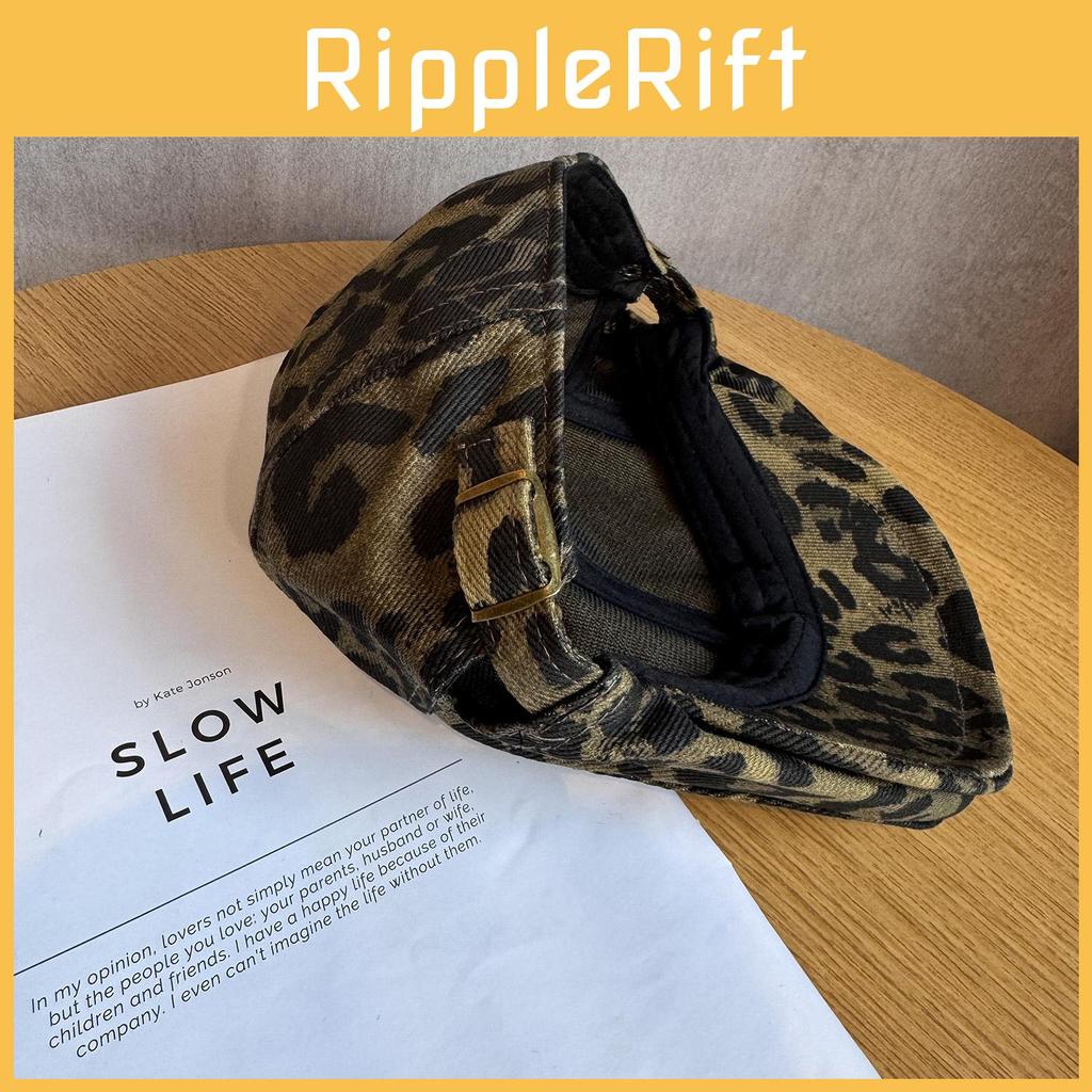 Leopard Retro Trendy Print Flat Cap Windproof Warm Travel Features Casual Looks