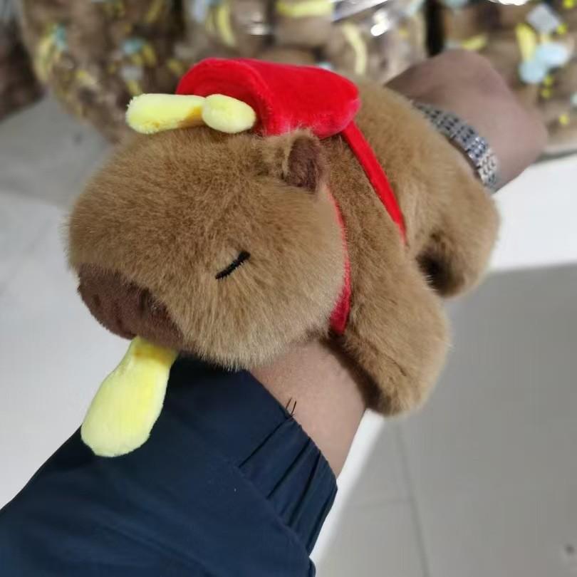 

Плюшевая кукла капибара, рюкзак, браслет-защелка и тряпичная кукла, подарочный набор для девочек As shown in the picture