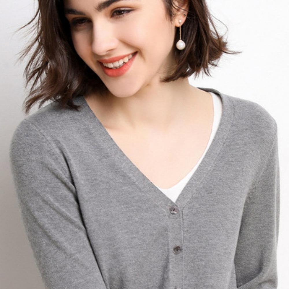 A New Style of V-neck, Thin Cardigan and Short Knitted Women's Coat with A Spring and Autumn Knitted Sweater As The Base