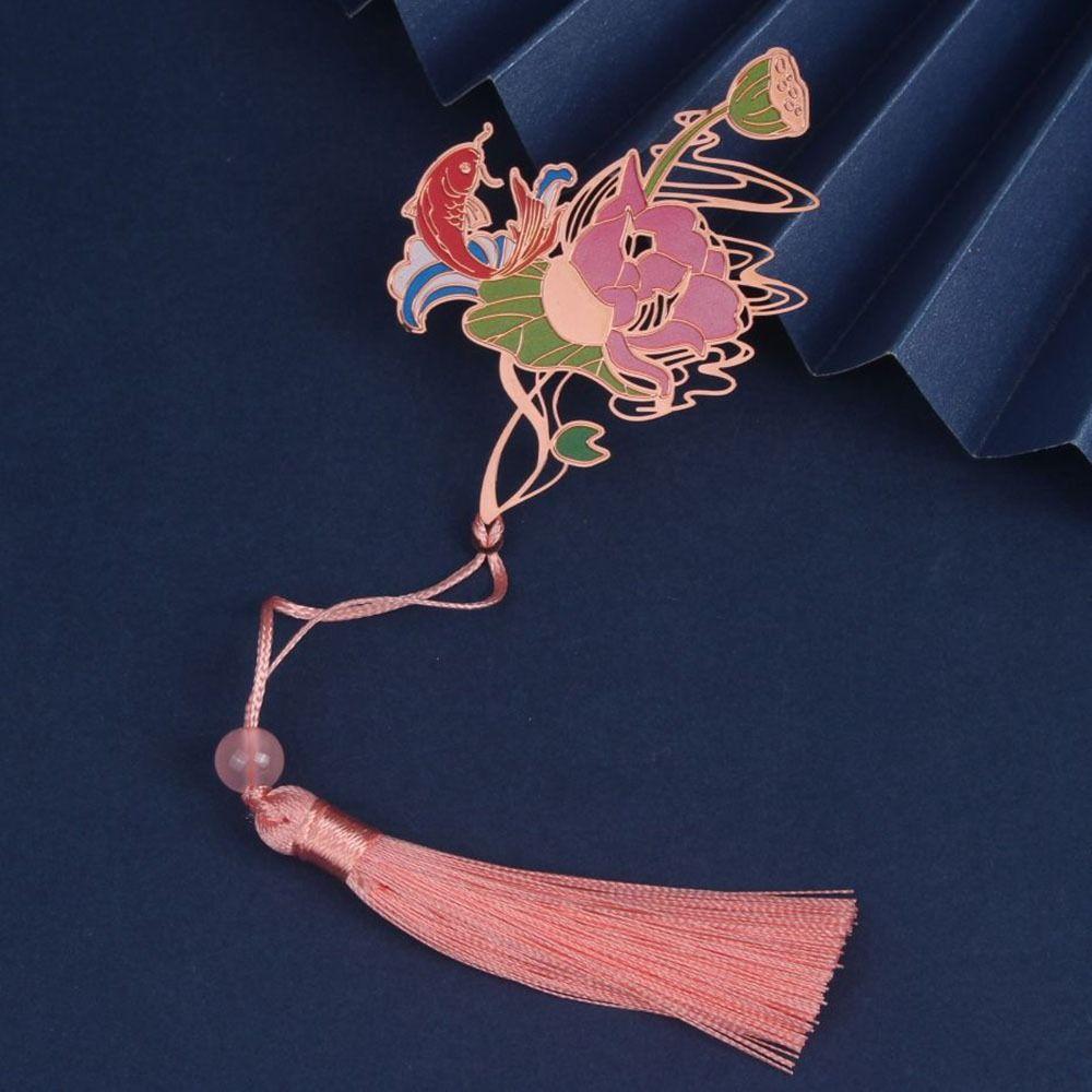 

Закладка з порожнистою китицею. Металевий маркер книжкової сторінки. Високоякісна розбивка сторінок книжки Fish & Lotus Leaves