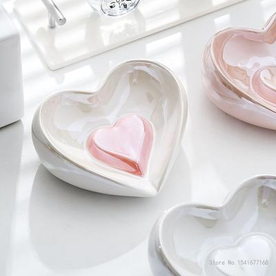 Ceramic Love-shaped Soap Case Creative Sweet Stylish Drainage Soap Dish Storage Rack Box Household Bathroom Kitchen Article 1Pc