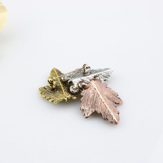 Damen Brosche Retro Festival Elegant Geometrisch Galvanisiert Weihnachtsdekoration Geschenke Dreifarbige Ahornblatt Kragen Reversnadel Modeschmuck Neu