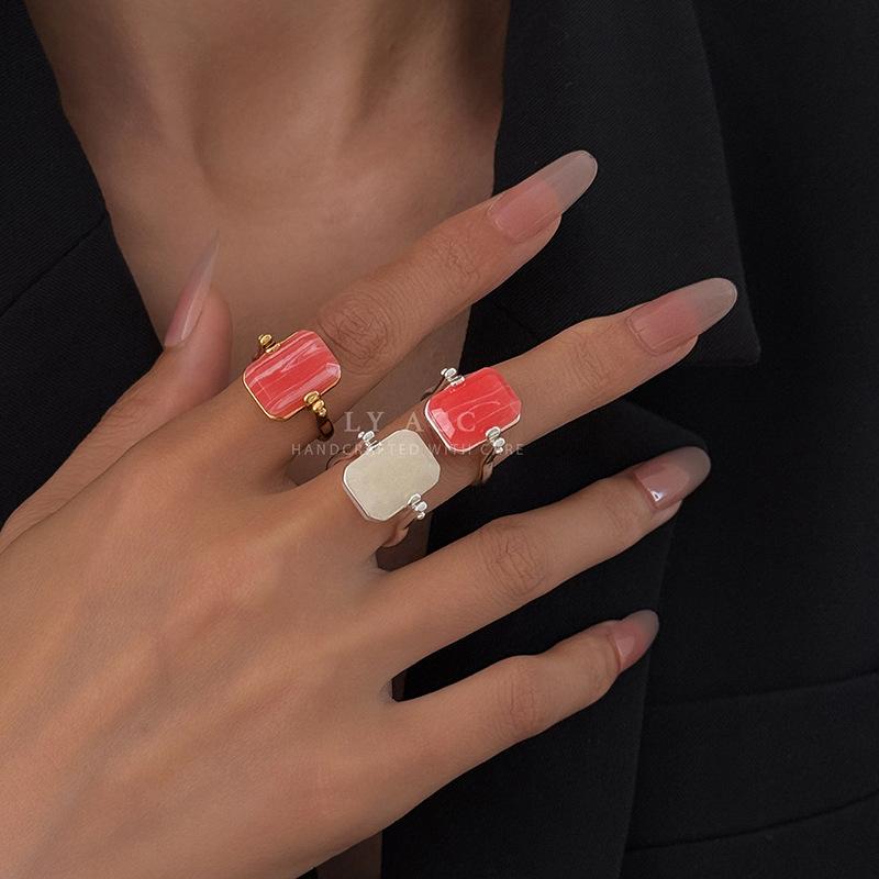 Simple square red stone opening ring, adjustable gold and silver two-color gentle white daily atmosphere ring