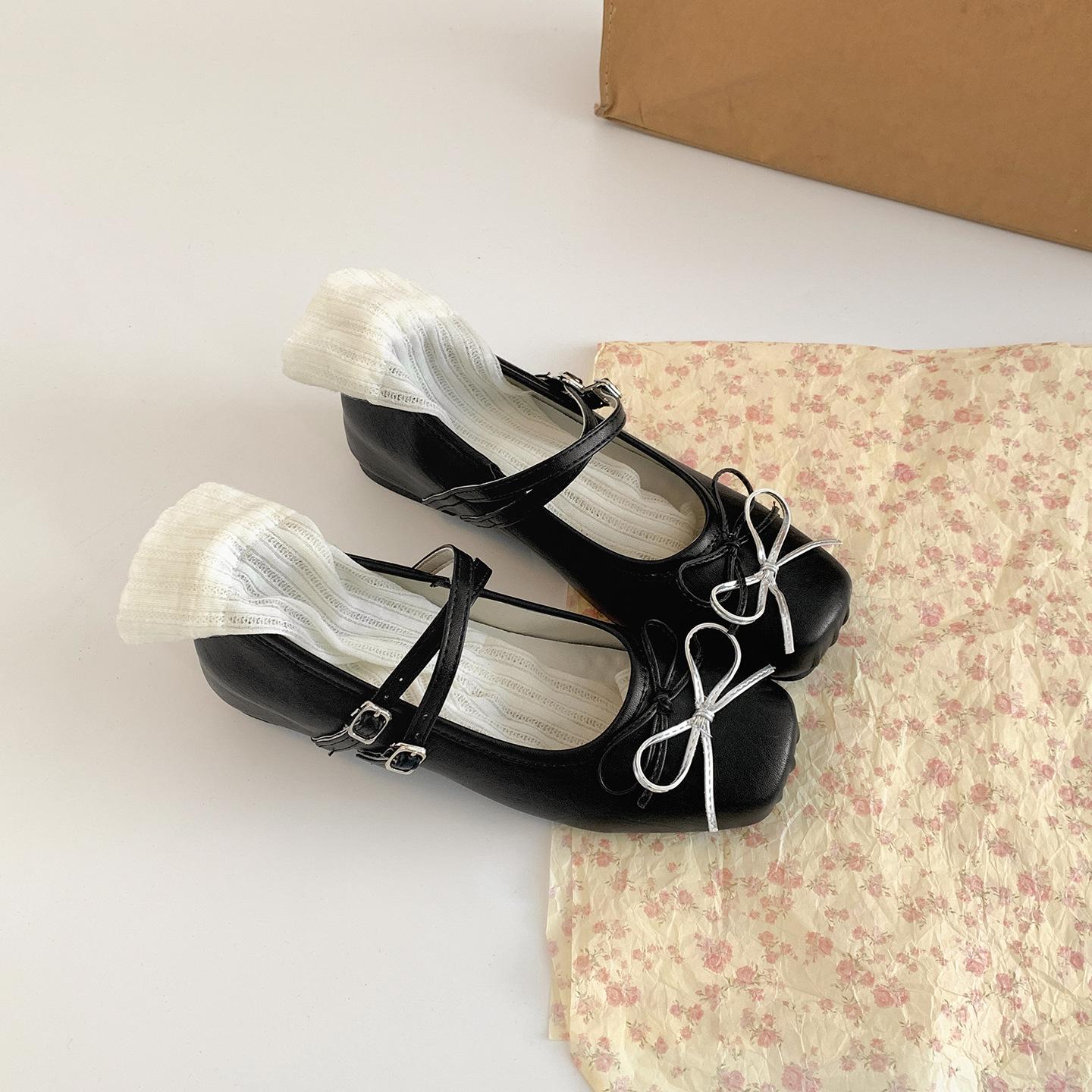 

Retro black French flat bottom inner height increase shallow mouth single shoes women s summer 2025 new high-end square head Mary Jane shoes 35