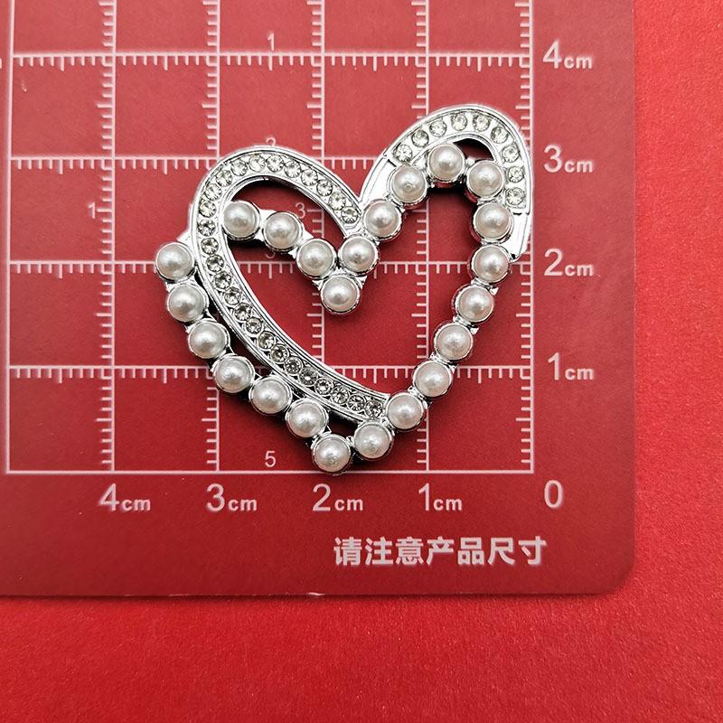 

Pearl Heart High-end Brooch, Exquisite Accessory, Coat Decoration, Matching With Brooch. One Size срібний