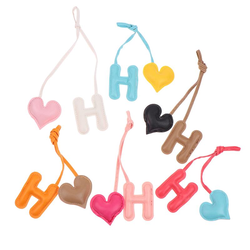 Leather Keychain Heart Letter Charm Pendant Keyring Fashion Simple All-Matching Bag Decoration Jewelry Accessories