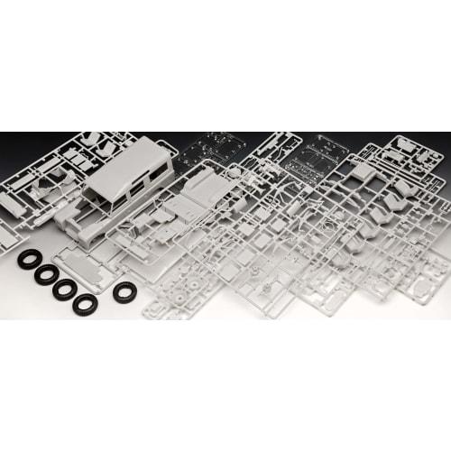 German Revell 1/24 Land Rover Series III Plastic Model 07047