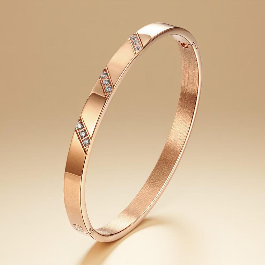 European and American Ladies Buckle Bracelets Elegant, Simple, Light Luxury, High-end