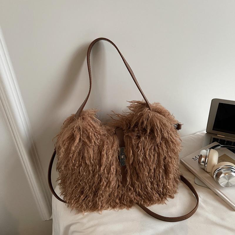 Niche Design Plush Bag Women's 2025 New Messenger Bag Single Shoulder Underarm Bag Autumn and Winter Popular Plush Bag