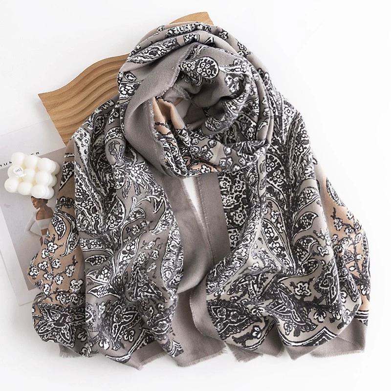 

Autumn/Winte Retro Printed Faux Cashmere Scarf Elegant Cashmere Feel Scarf for Women Warm and Cold-Proof Scarves/Shawls 65*190CM 65x190cm