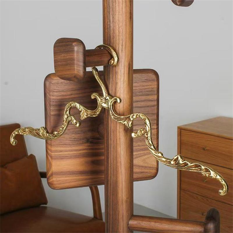 French Palace Style Clothes Hanger Solid Brass Wardrobe Hangers Strong Clothes Coat Hangers Golden Decoration Metal Rack