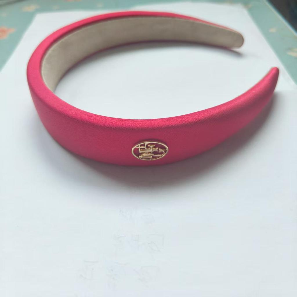 MARITHE Koreanische Trendige Haaraccessoires: Kollektion klassischer Haarspangen, vielseitiger Haarnadeln und stilvoller Stirnbänder.