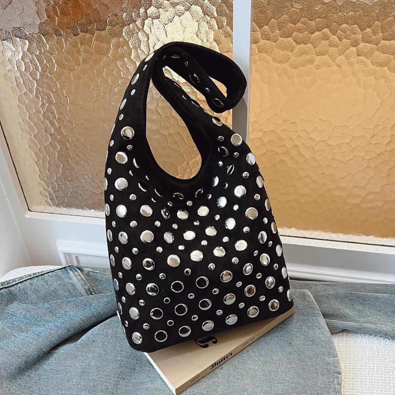 Luxus Nieten Beuteltaschen für Damen Wildlederimitat Umhängetasche Winter Nieten Handtaschen Mattes Finish Damen Tasche Shopper Tote