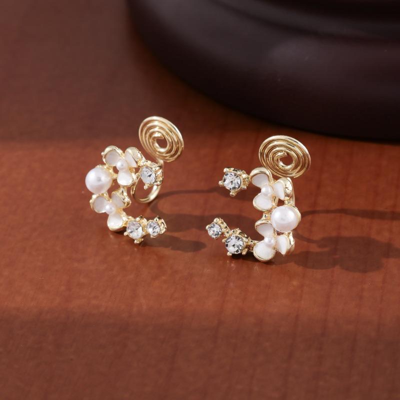 Vintage French Pearl No-Pierce Earrings: Elegant Luxury Clip-ons for Women