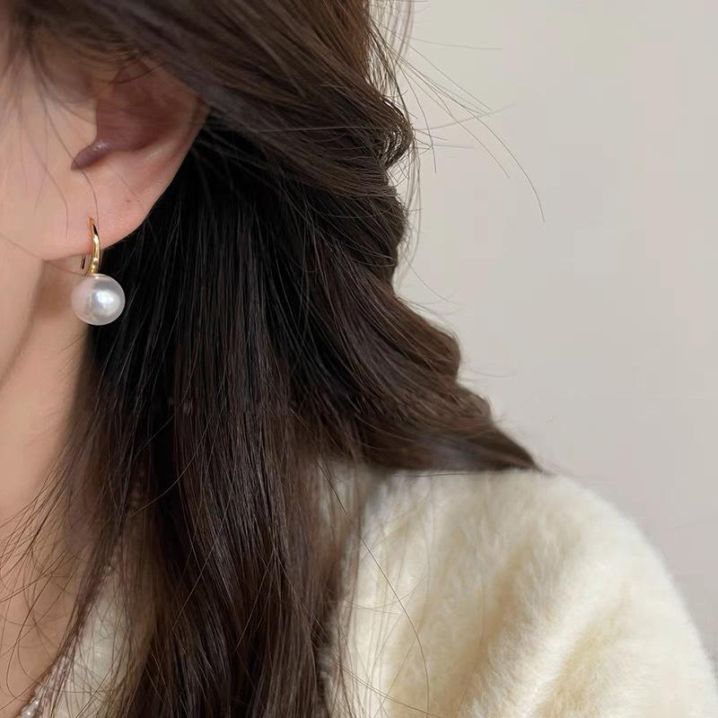Pearl earrings women's niche unique earrings new earrings fashion commuter ear hooks high-end temperament earrings