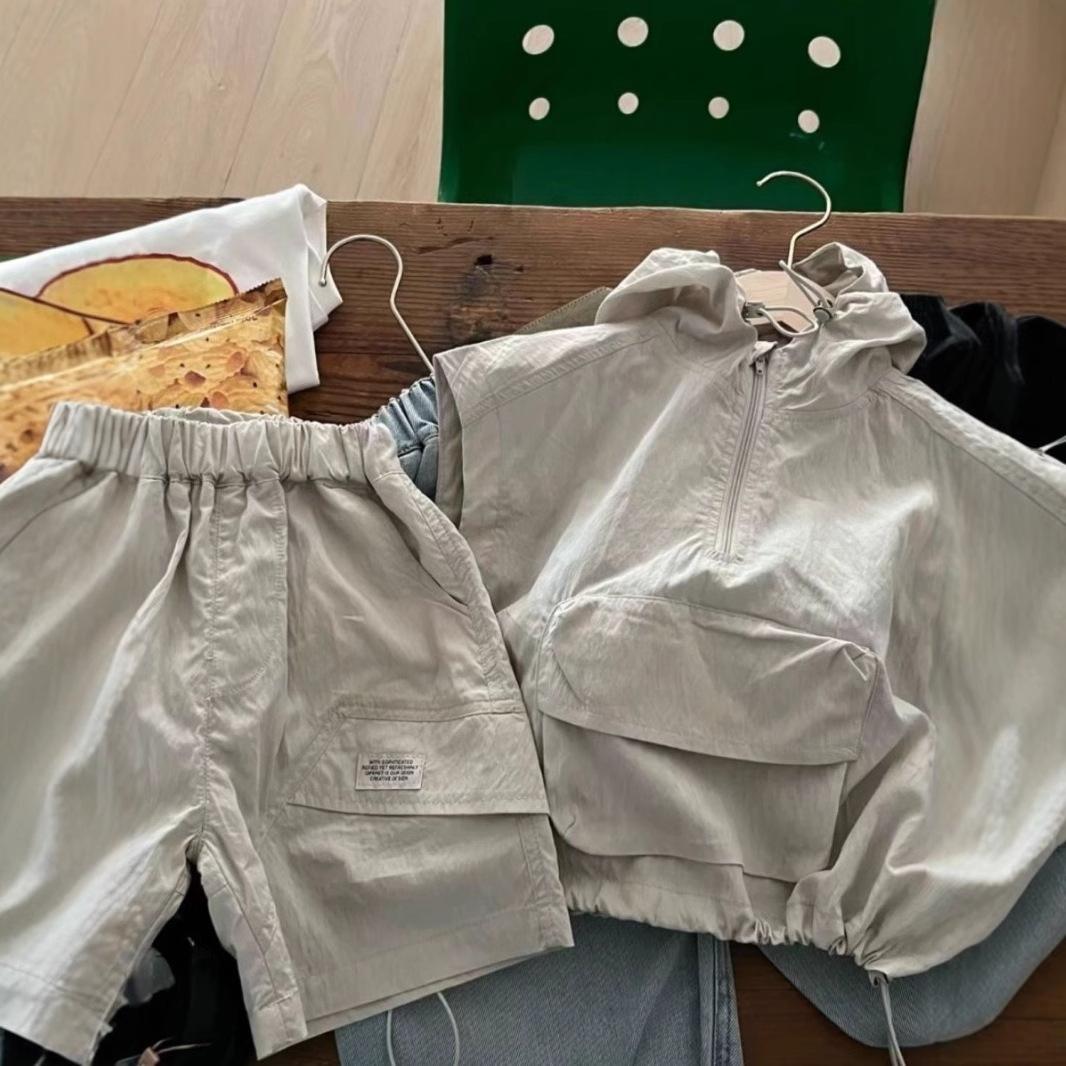 

Модный комплект для мальчиков Летний Красивый Худи без рукавов и Шорты Двойка Солнцезащитная одежда 140 серый