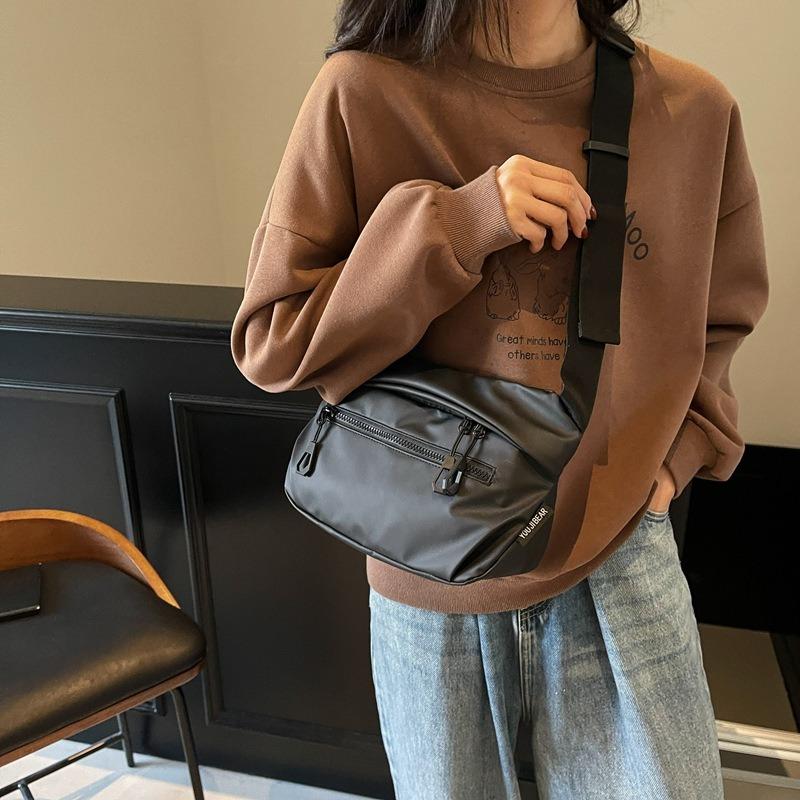 Large-capacity Bag Women's Summer Versatile New Messenger Bag Sports Locomotive Style Advanced Commuter Bag