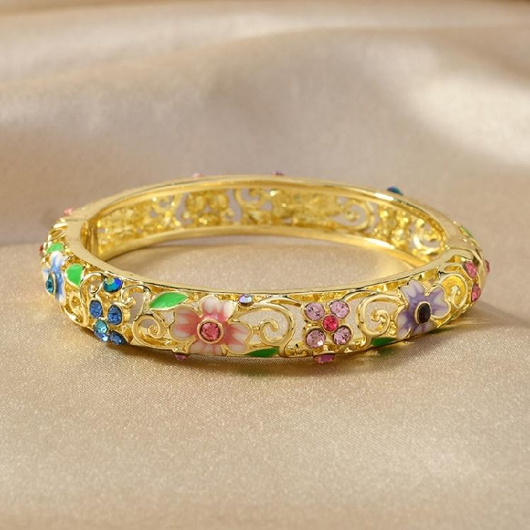 Stylish Four Leaf Clovers Enamel Alloy Bracelet Featuring Smooth Drip Oil Craft and Ethnic Flair Versatile Use