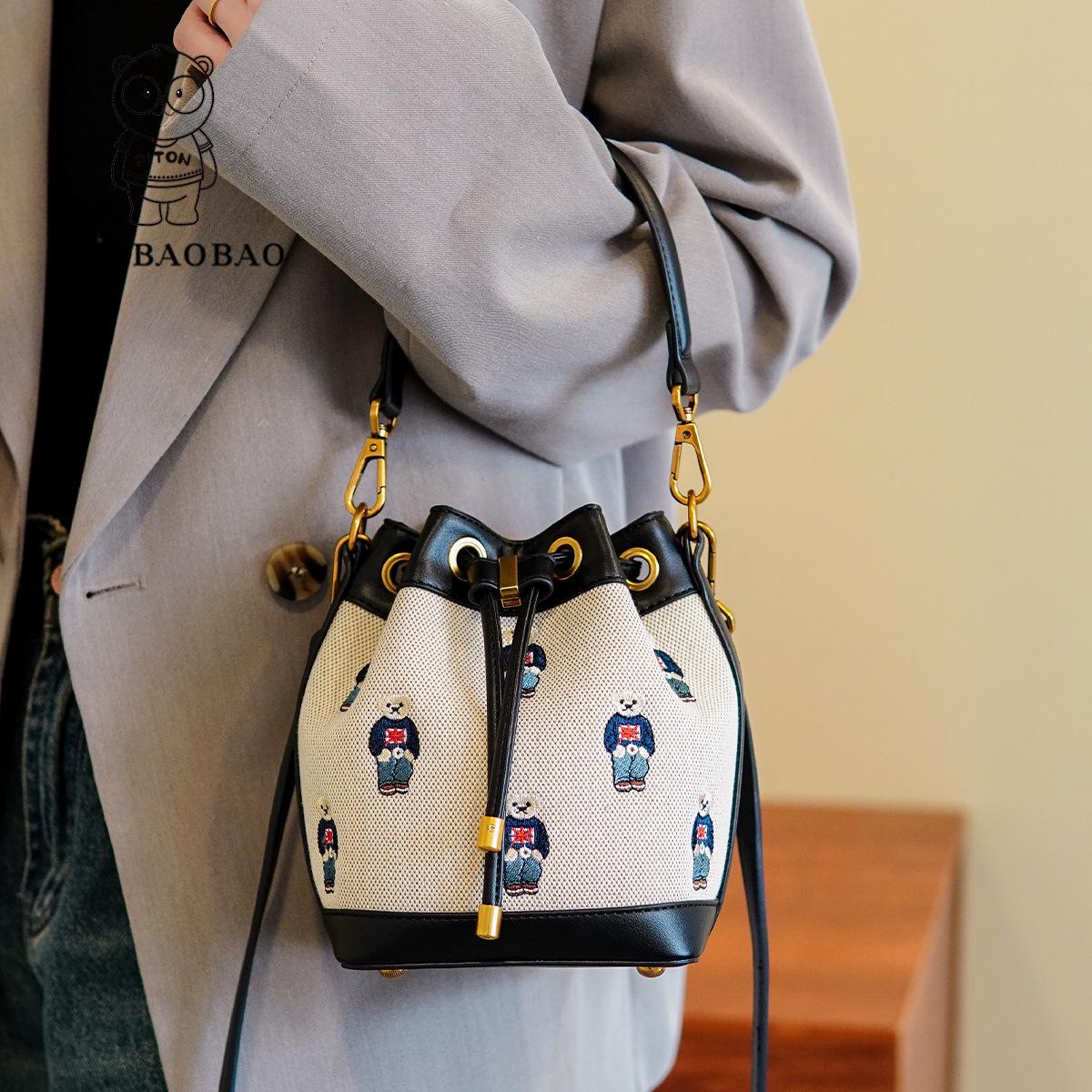 

2025 Women s Fashion Handbag - Niche Shoulder Crossbody Bag коричневий