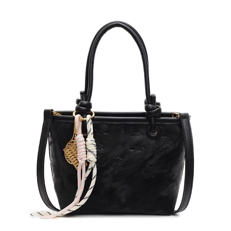 2025 new Korean version of casual niche fashionable embossed portable bucket bag girls commuting shopping versatile messenger bag